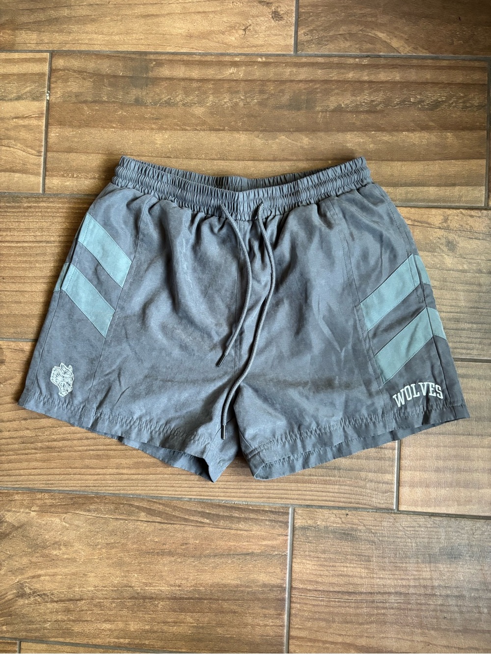 Wolves Limited Edition 487/1000 Gray Athletic Shorts Men’s M Embroidered